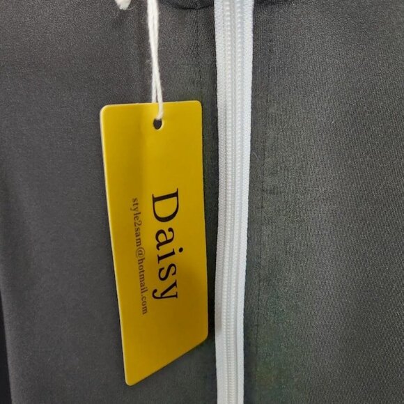 Daisy Zip Front Mock Neck Romper‎ - Black - Size Medium - Picture 6 of 8